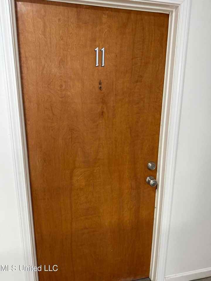 212 E 2nd St - Photo 2 of 9