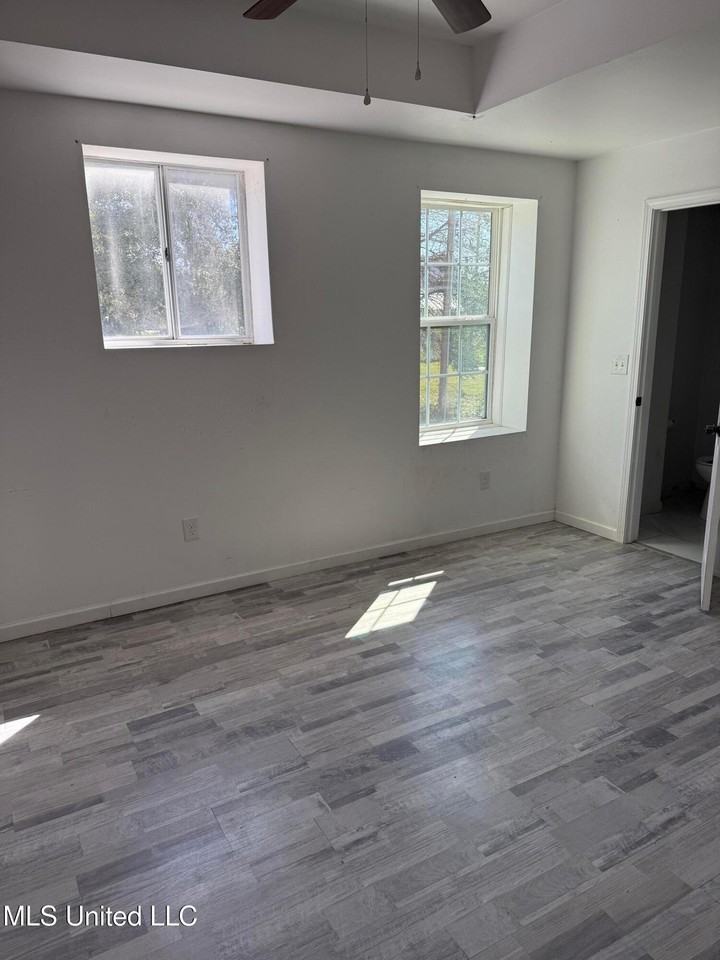 212 E 2nd St - Photo 6 of 9