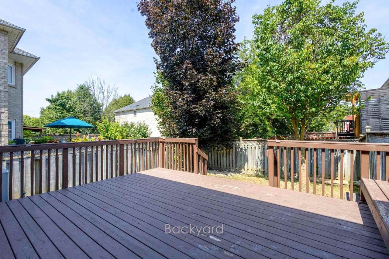 12 Gill Cres - Photo 3 of 16