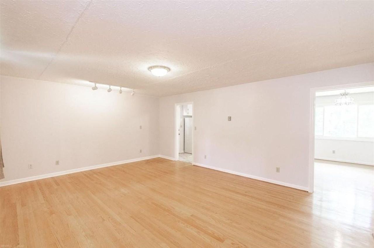 601 Broce Dr - Photo 2 of 31