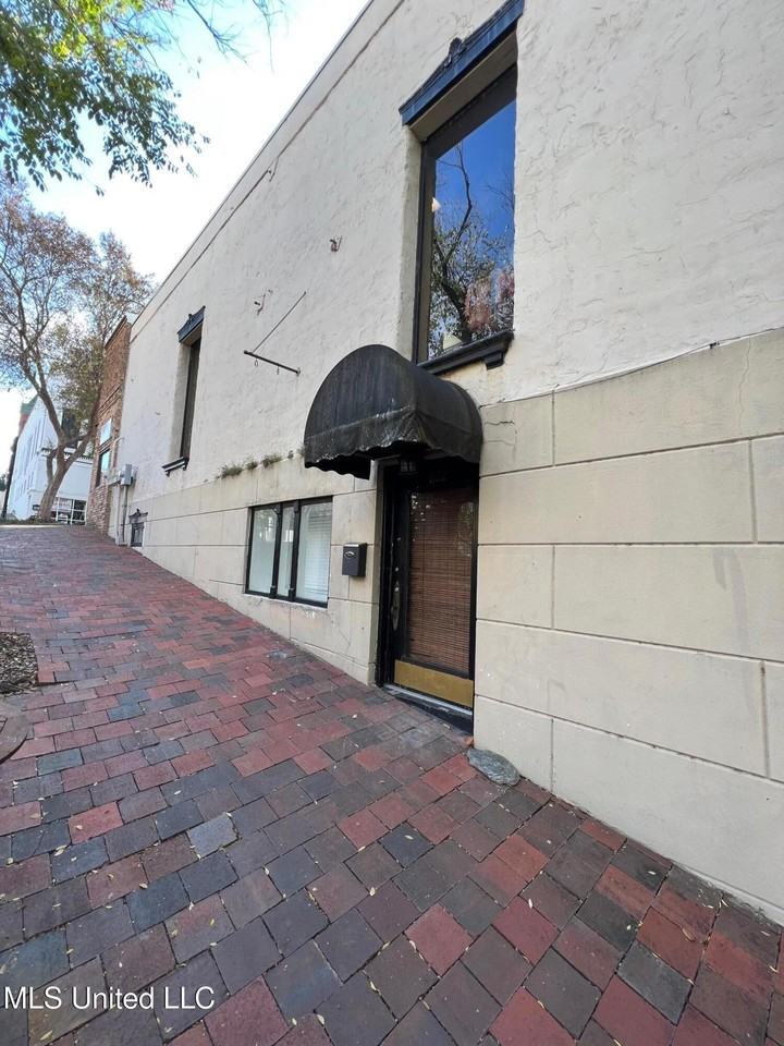 622 Crawford St - Photo 2 of 6