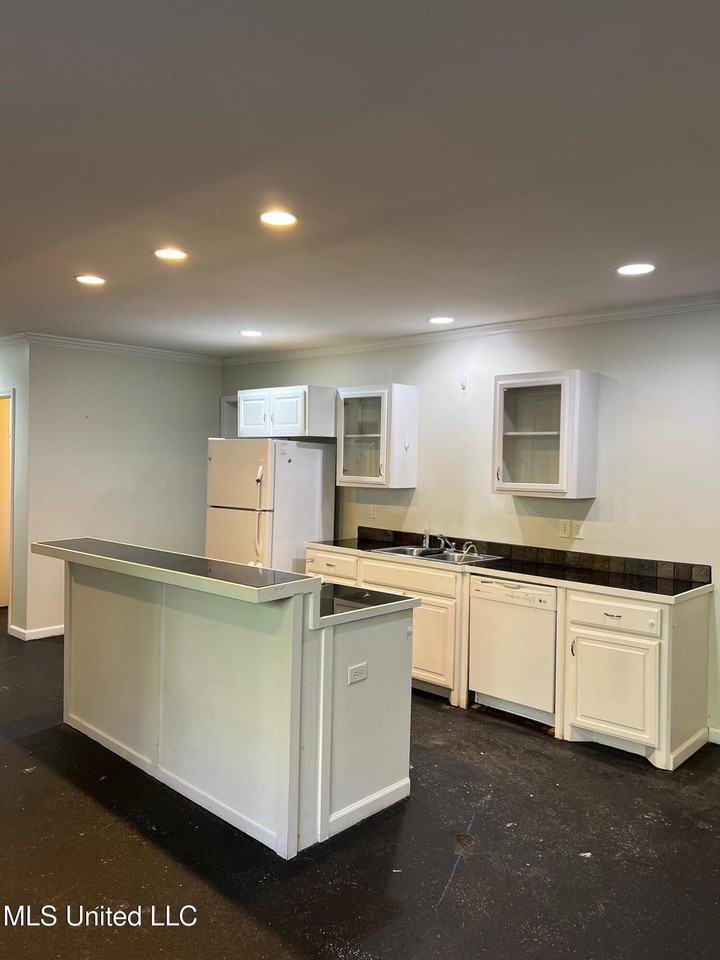 622 Crawford St - Photo 3 of 6