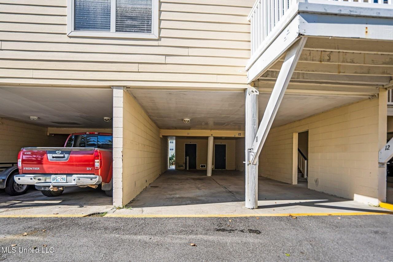 2421 Beachview Dr - Photo 3 of 20