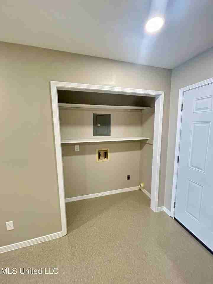 1010 Telly Rd - Photo 3 of 12