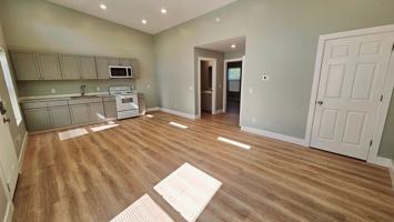featured image of 301 W 4th St
