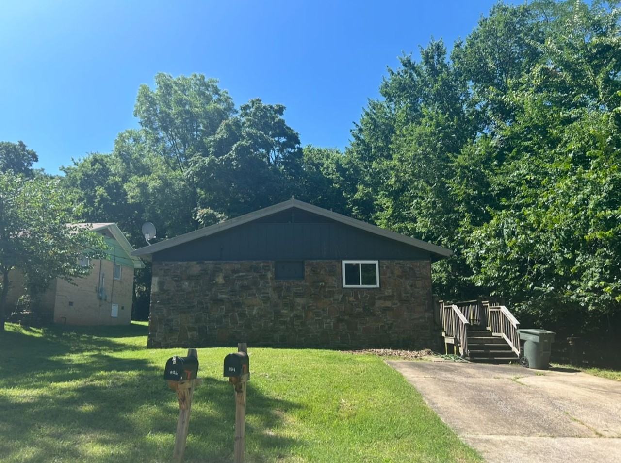 821 E Lakeside Dr - Photo 2 of 26