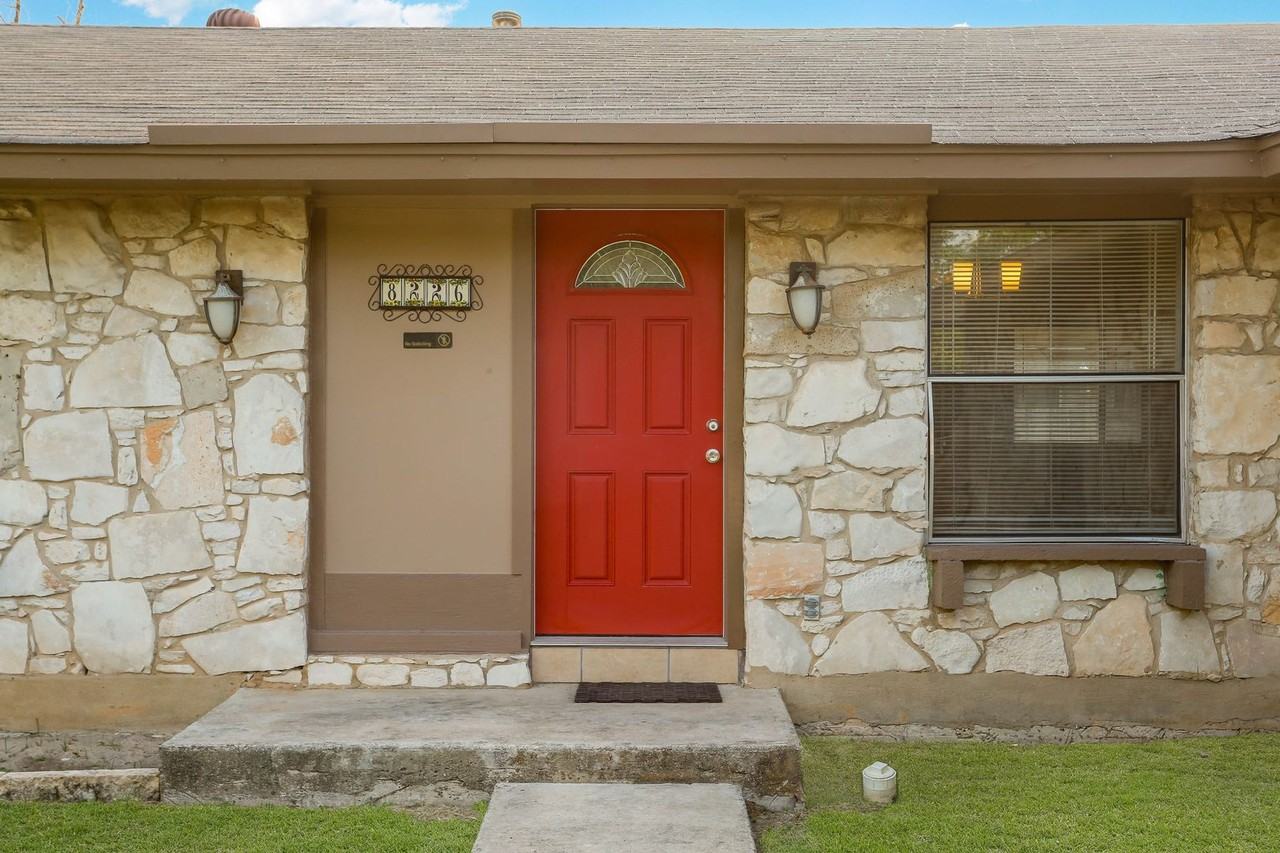 8226 Creekline Dr - Photo 3 of 16