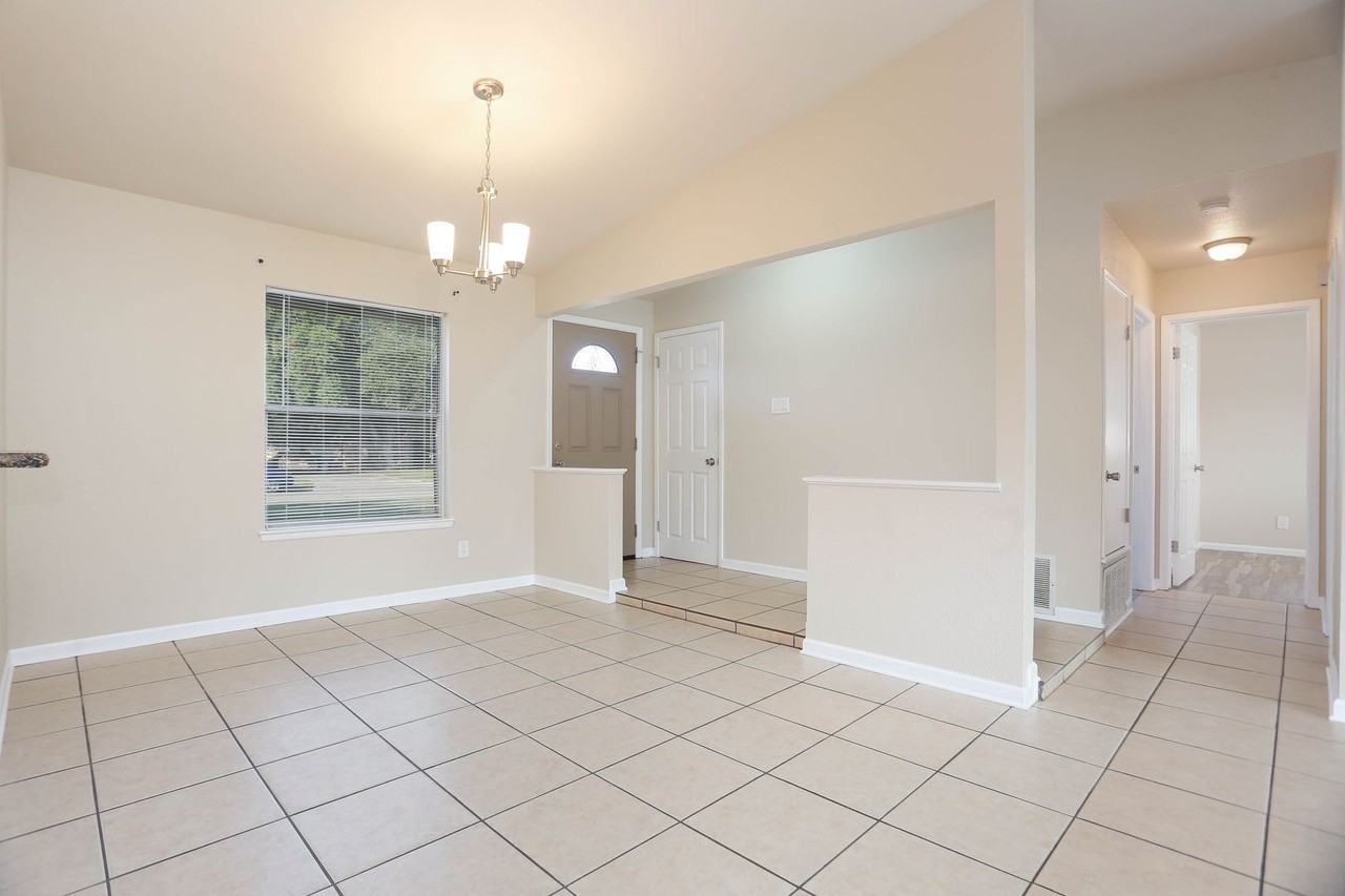 8226 Creekline Dr - Photo 4 of 16