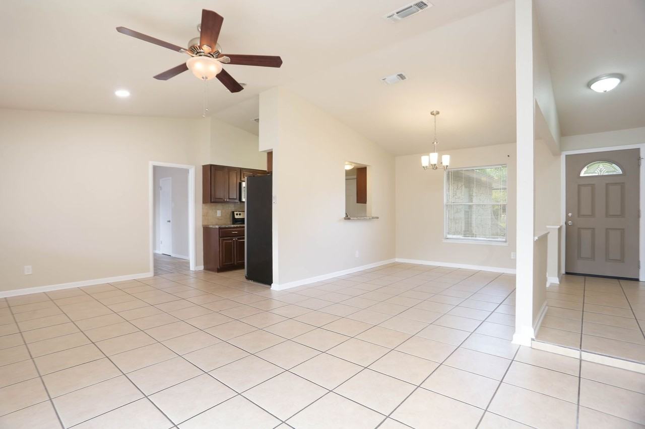 8226 Creekline Dr - Photo 5 of 16