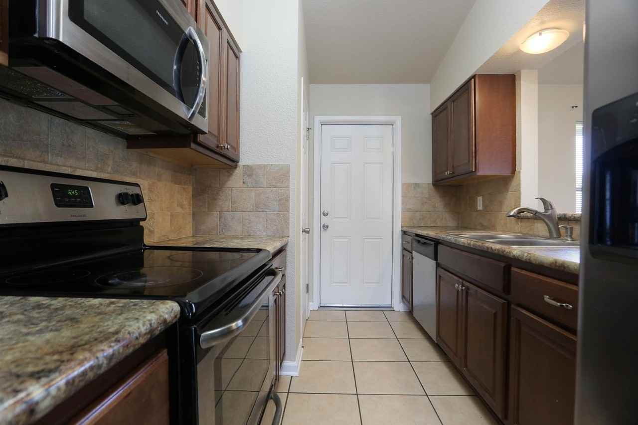8226 Creekline Dr - Photo 7 of 16