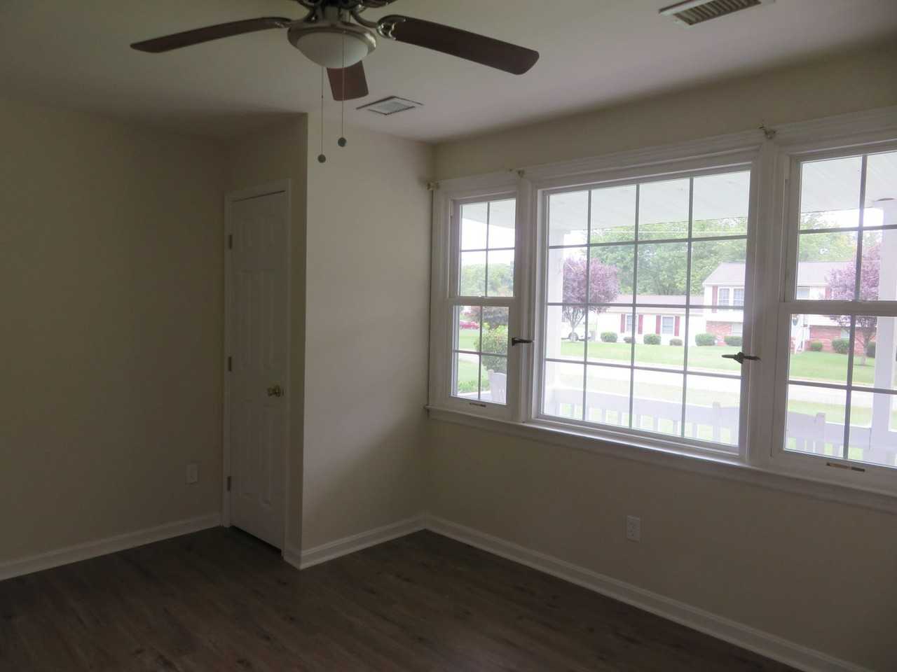 24223 River Rd - Photo 3 of 33