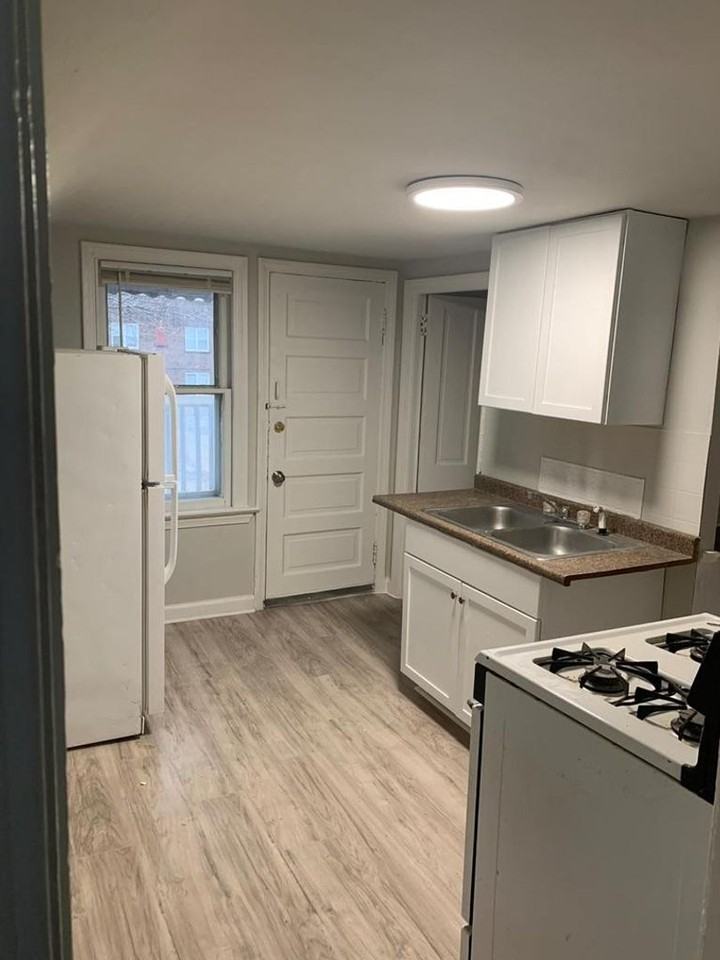 1483 E 120th St #UP - Photo 7 of 10