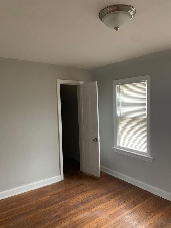 1483 E 120th St #UP - Photo 5 of 10