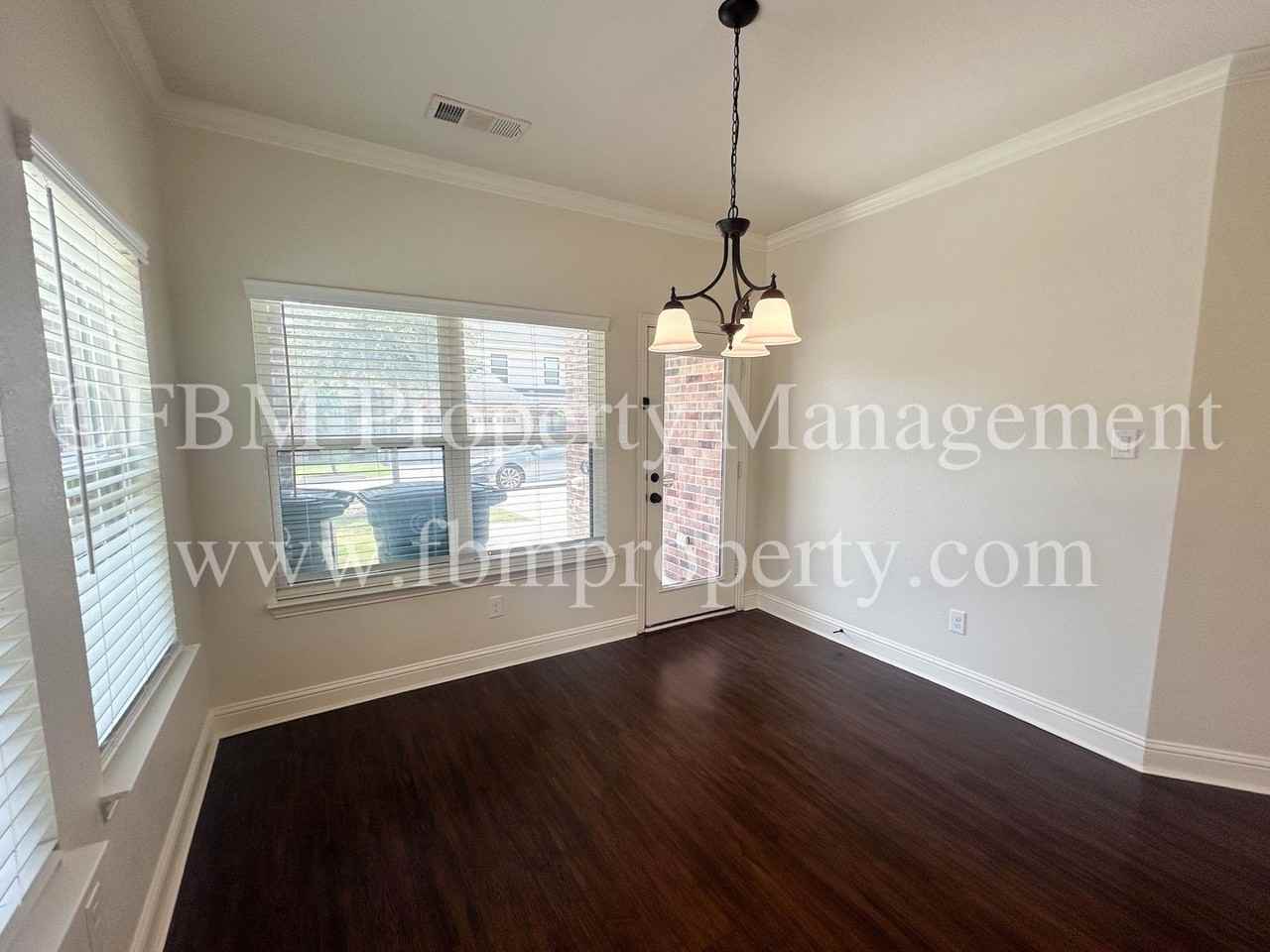 306 Brothers Blvd - Photo 5 of 27