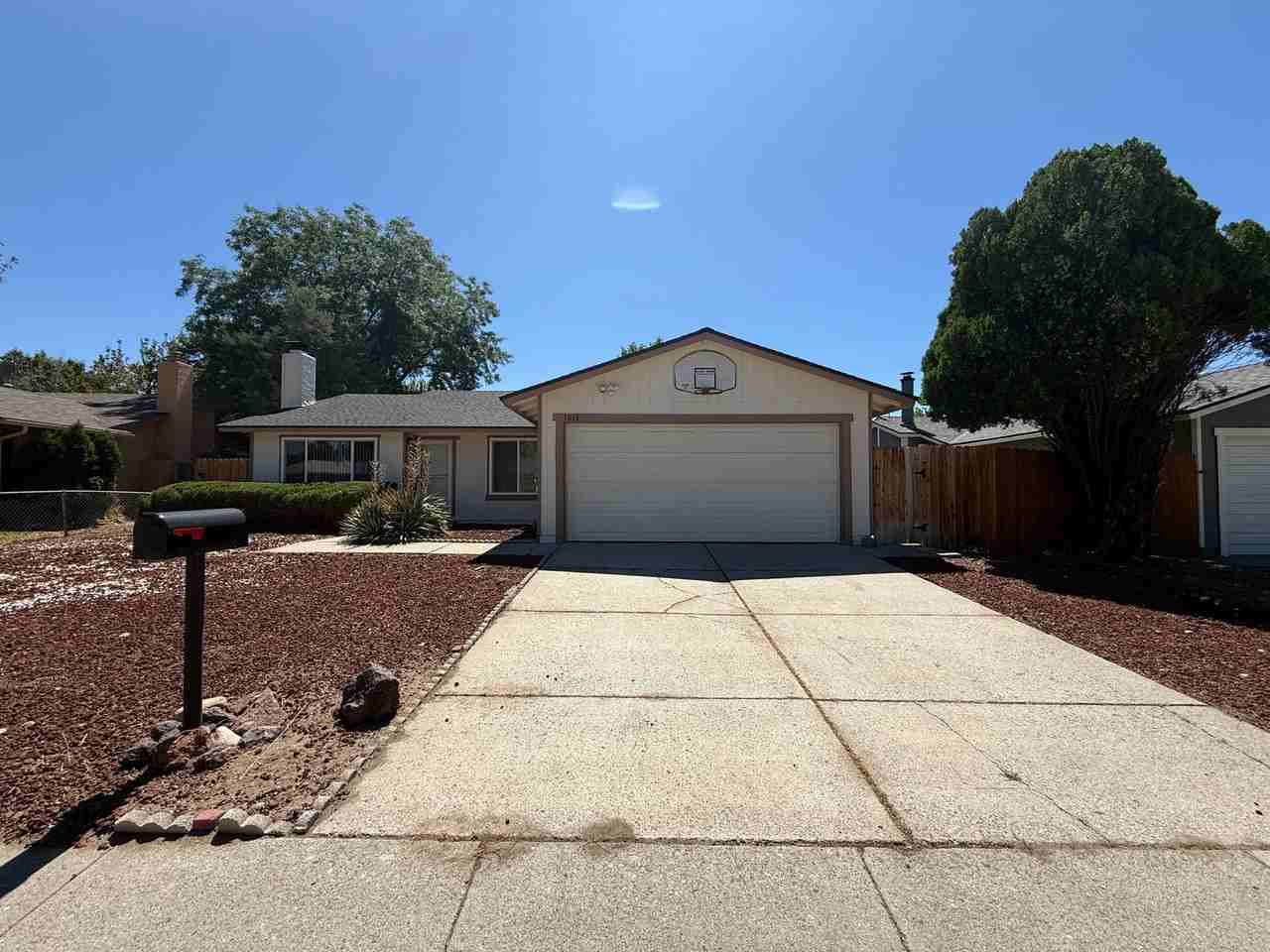 1013 Pinewood Dr - Photo 2 of 17