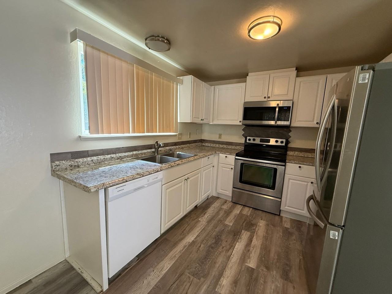 1013 Pinewood Dr - Photo 6 of 17