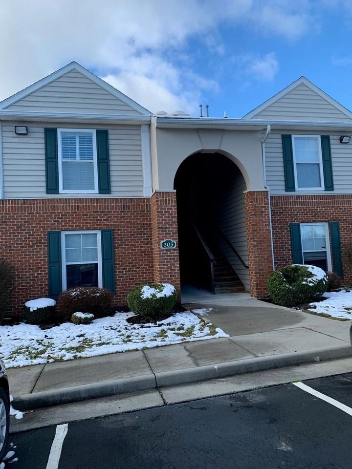 215 S Knollwood Dr #4303