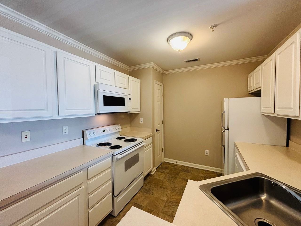 209 S Knollwood Dr #1302 - Photo 7 of 18