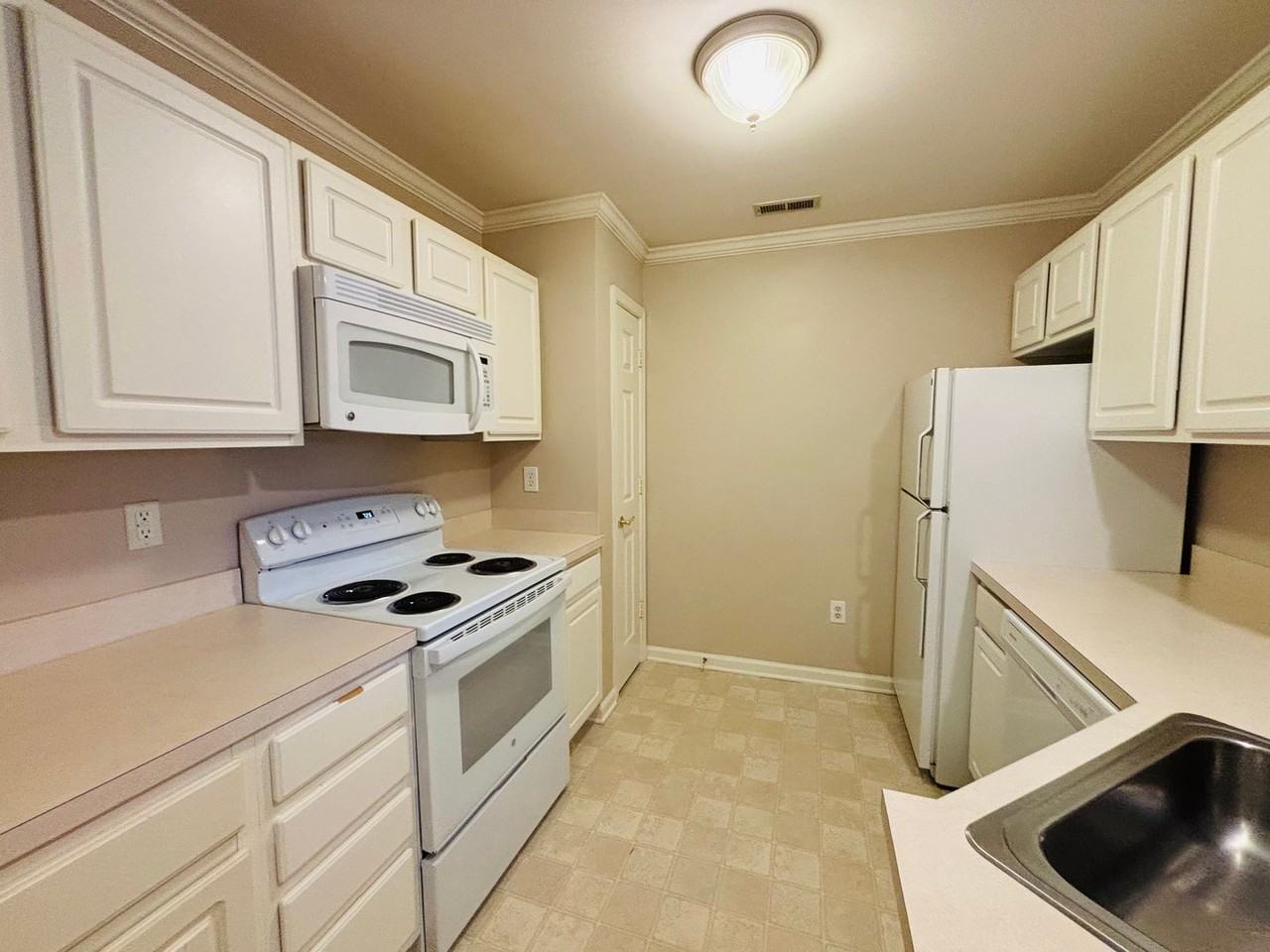 213 S Knollwood Dr #3302 - Photo 5 of 15