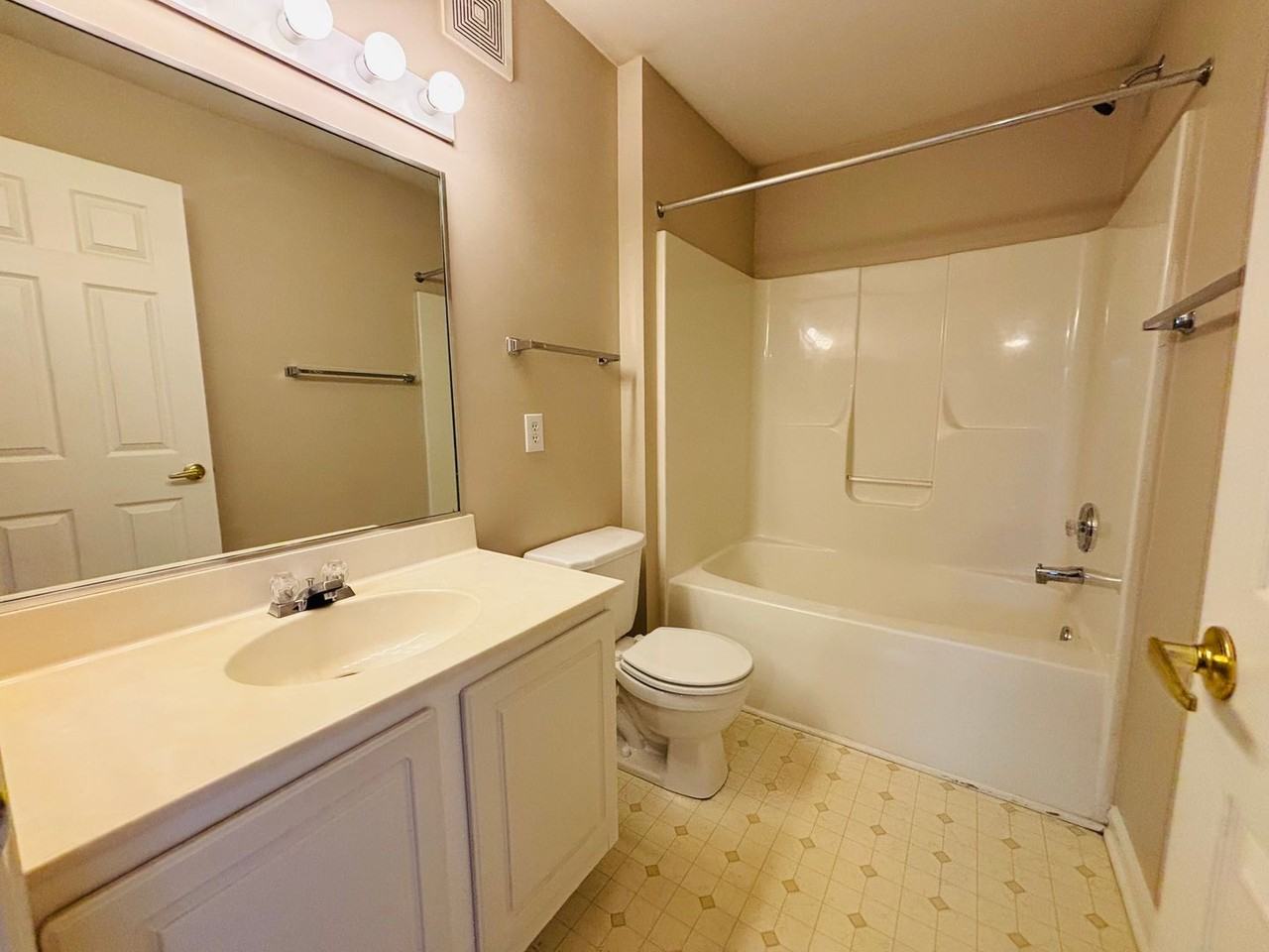 213 S Knollwood Dr #3302 - Photo 7 of 15