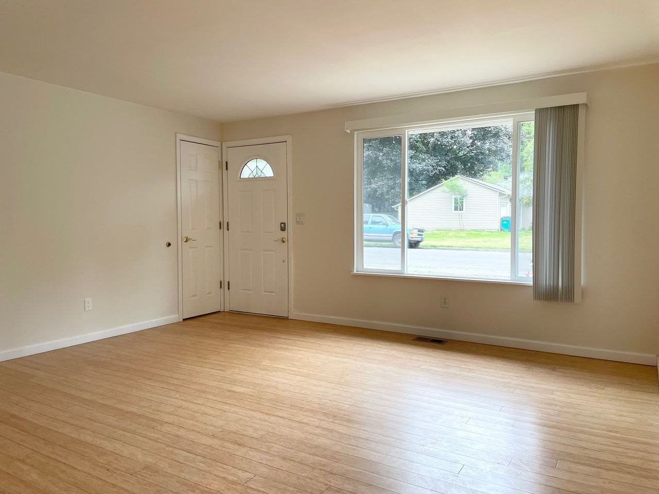 12518 98th Ave Ne - Photo 2 of 23