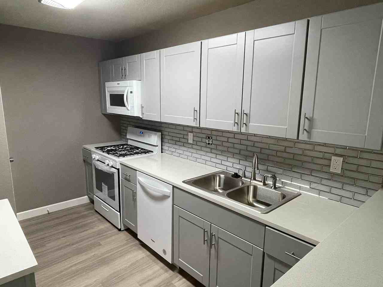 12327 Limerick Ave - Photo 5 of 14