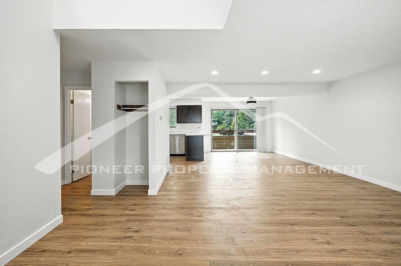 320 Wright St #102 - Photo 3 of 23