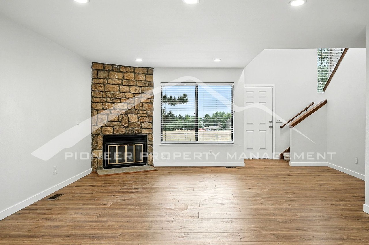 320 Wright St #102 - Photo 4 of 23