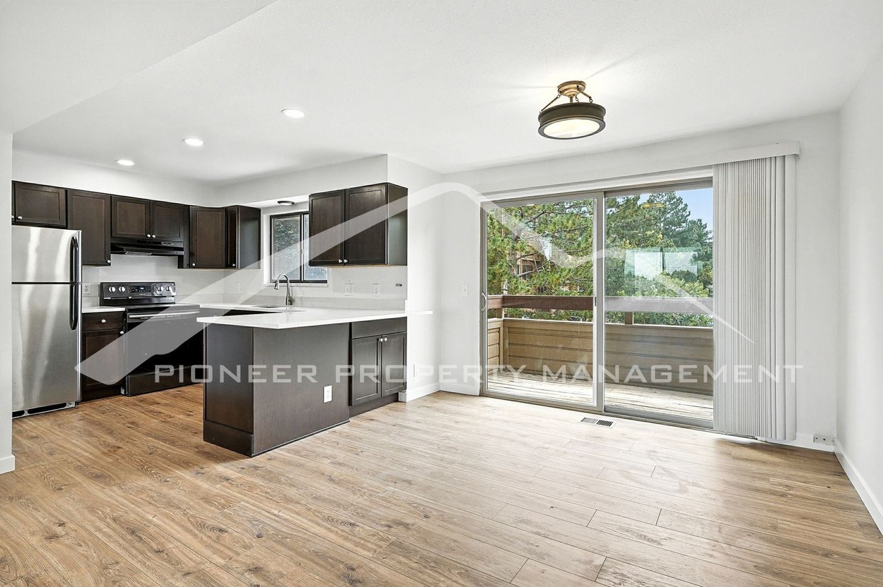 320 Wright St #102 - Photo 5 of 23