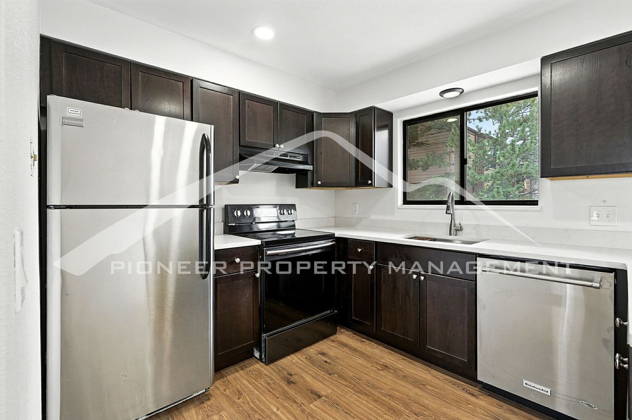 320 Wright St #102 - Photo 6 of 23