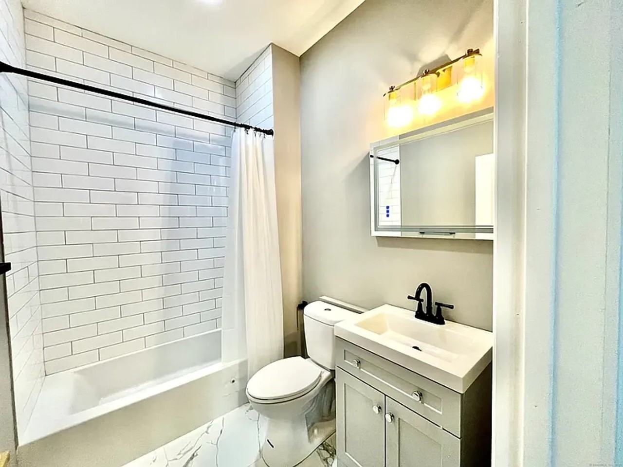 37 Center Street - Photo 5 of 28