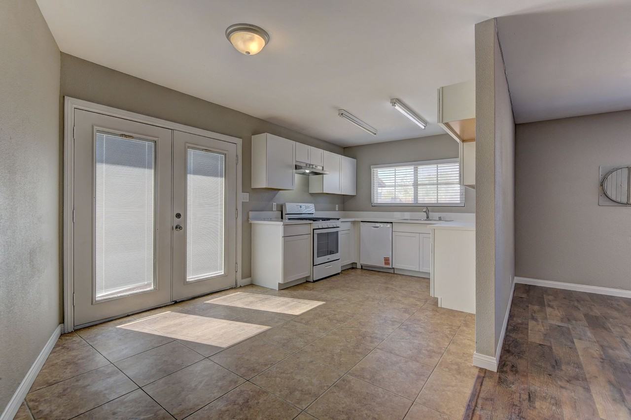 5022 Carmel Ave - Photo 5 of 15