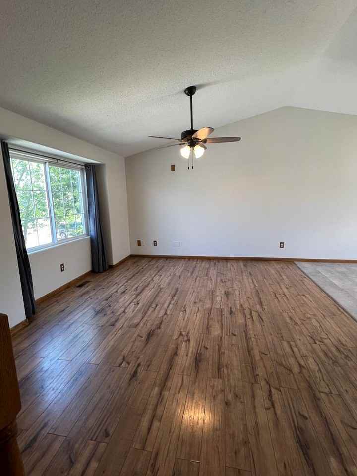 549 Hanover Dr - Photo 3 of 24