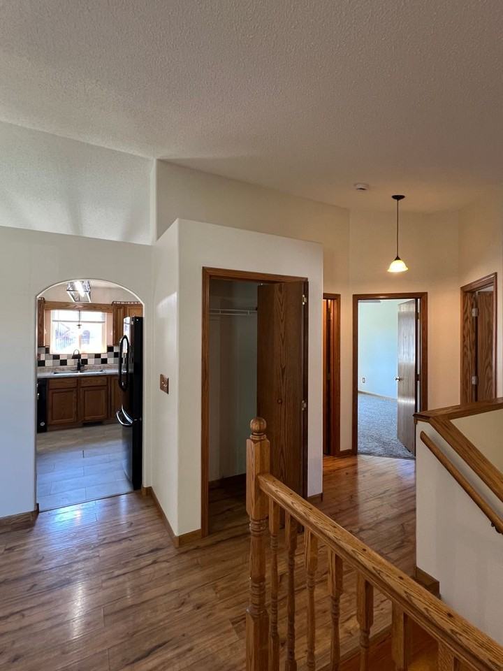 549 Hanover Dr - Photo 4 of 24