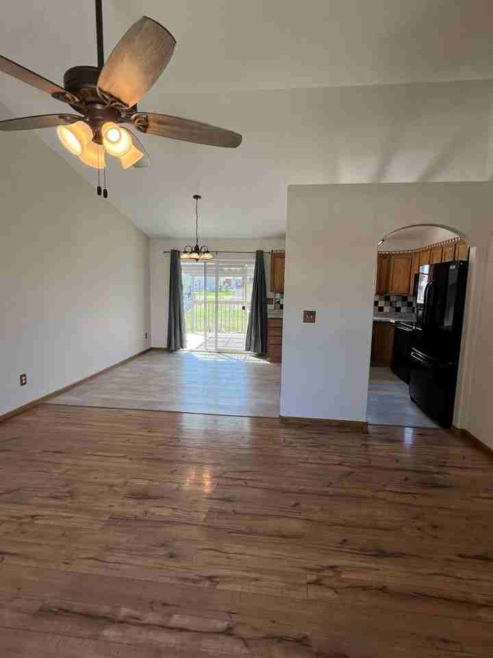 549 Hanover Dr - Photo 5 of 24