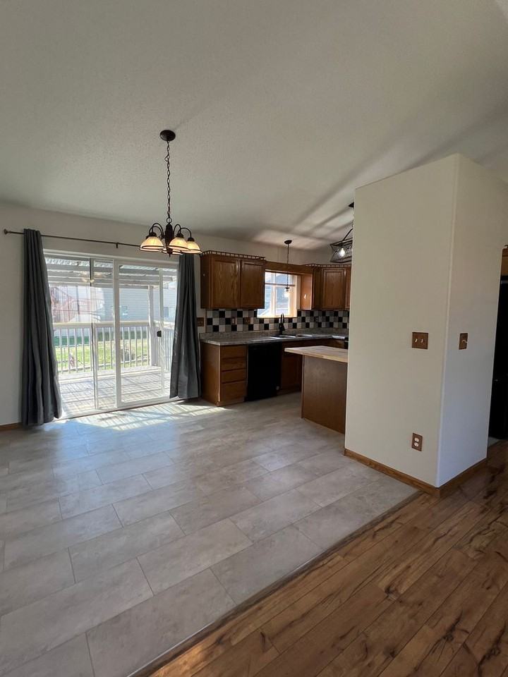 549 Hanover Dr - Photo 7 of 24