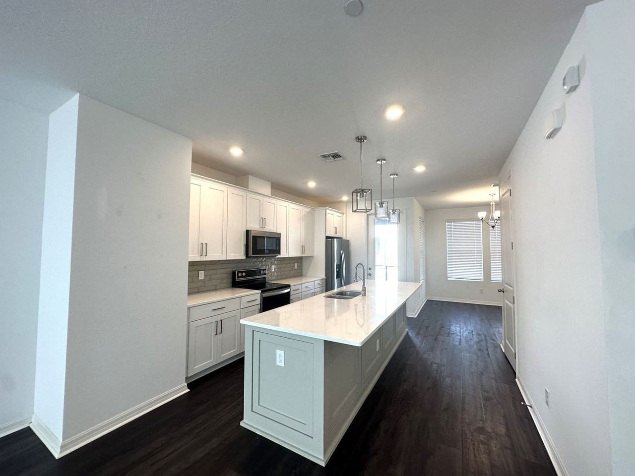 12850 Gabor Ave - Photo 5 of 21
