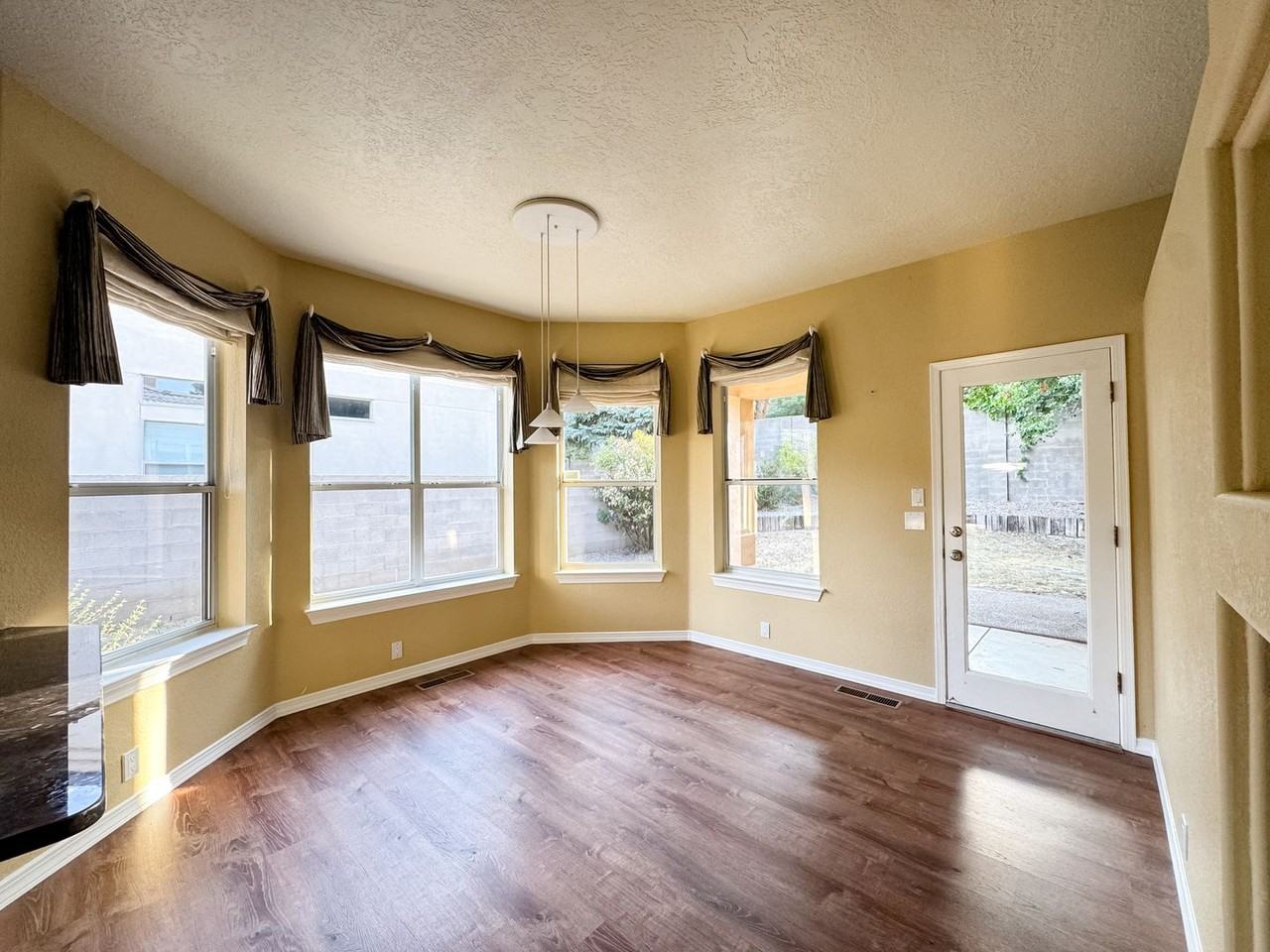 5808 Mimosa Pl Ne - Photo 3 of 16