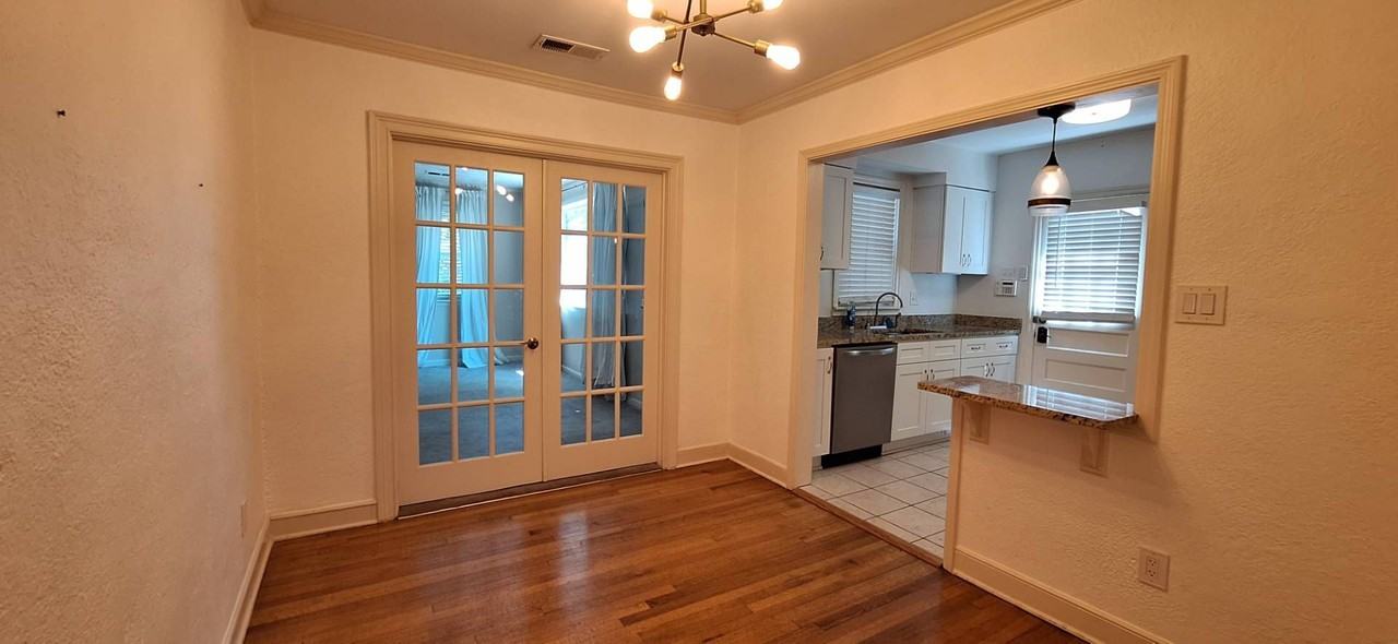 3704 Charleswood Avenue - Photo 4 of 11