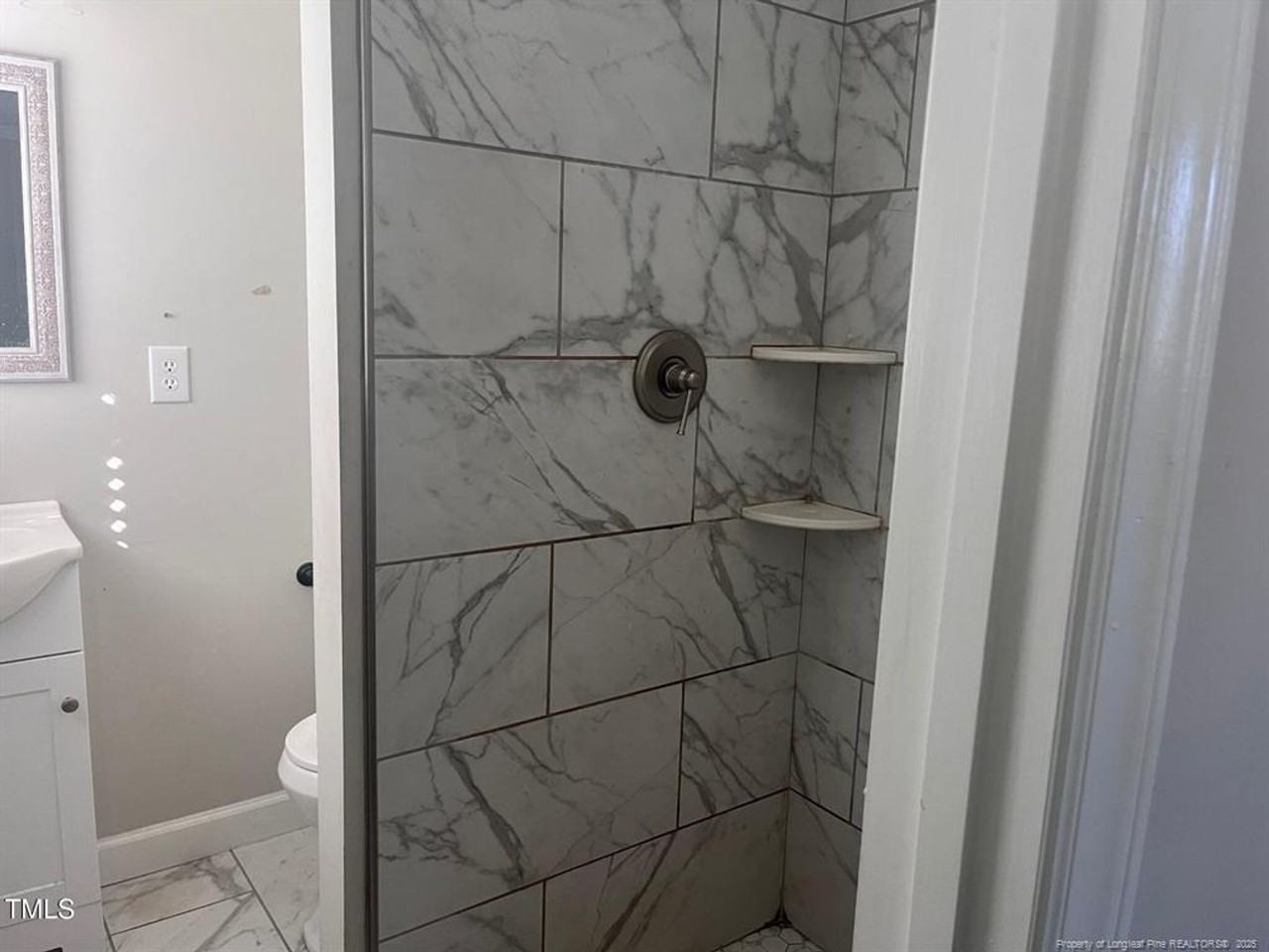 318 Mcpherson Ave - Photo 7 of 19