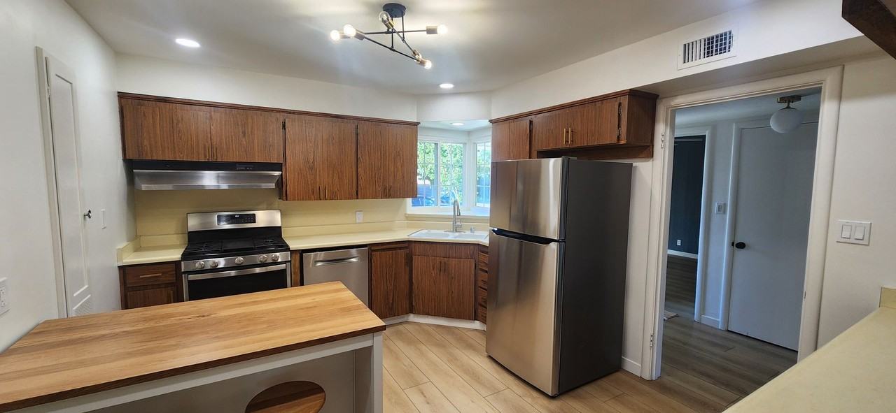 2217 23rd Ave - Photo 3 of 24