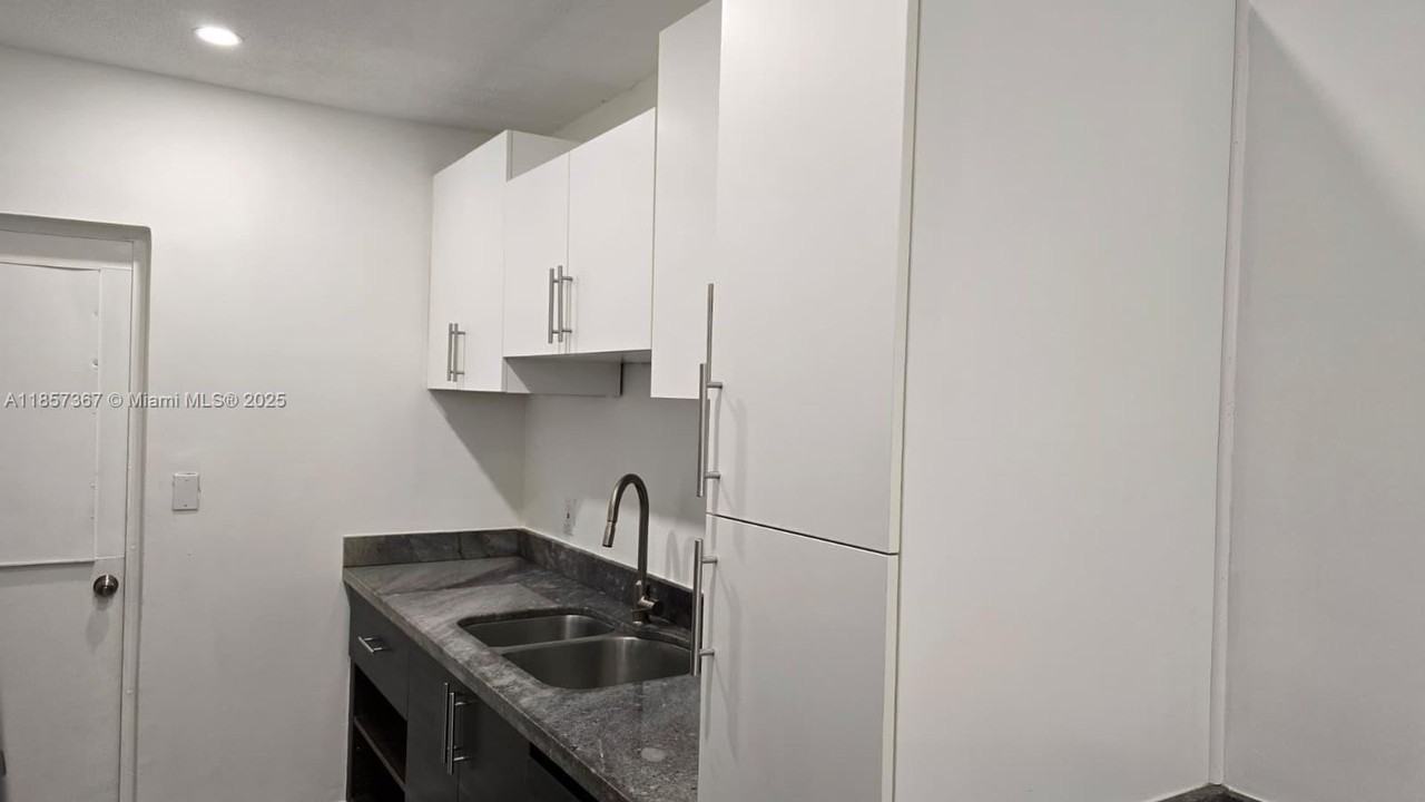 3801 Sw 31st Dr - Photo 2 of 29