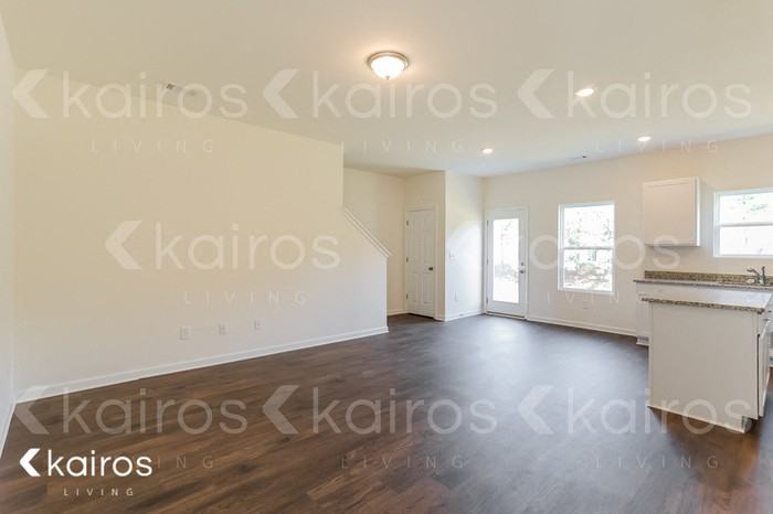 131 Dudley Way Sw - Photo 2 of 18