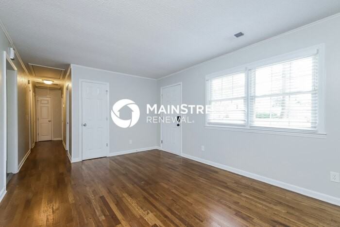 320 Logan Ct - Photo 2 of 16