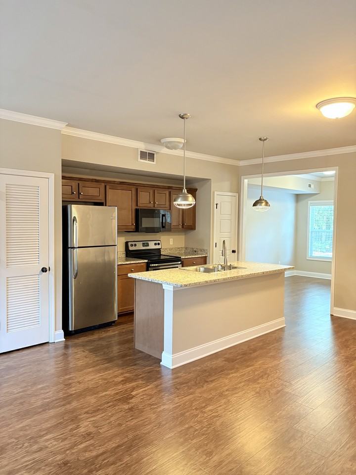 105 Riverwood Ave #F4 - Photo 3 of 18