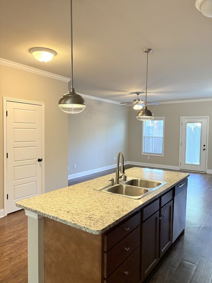 105 Riverwood Ave #F4 - Photo 4 of 18
