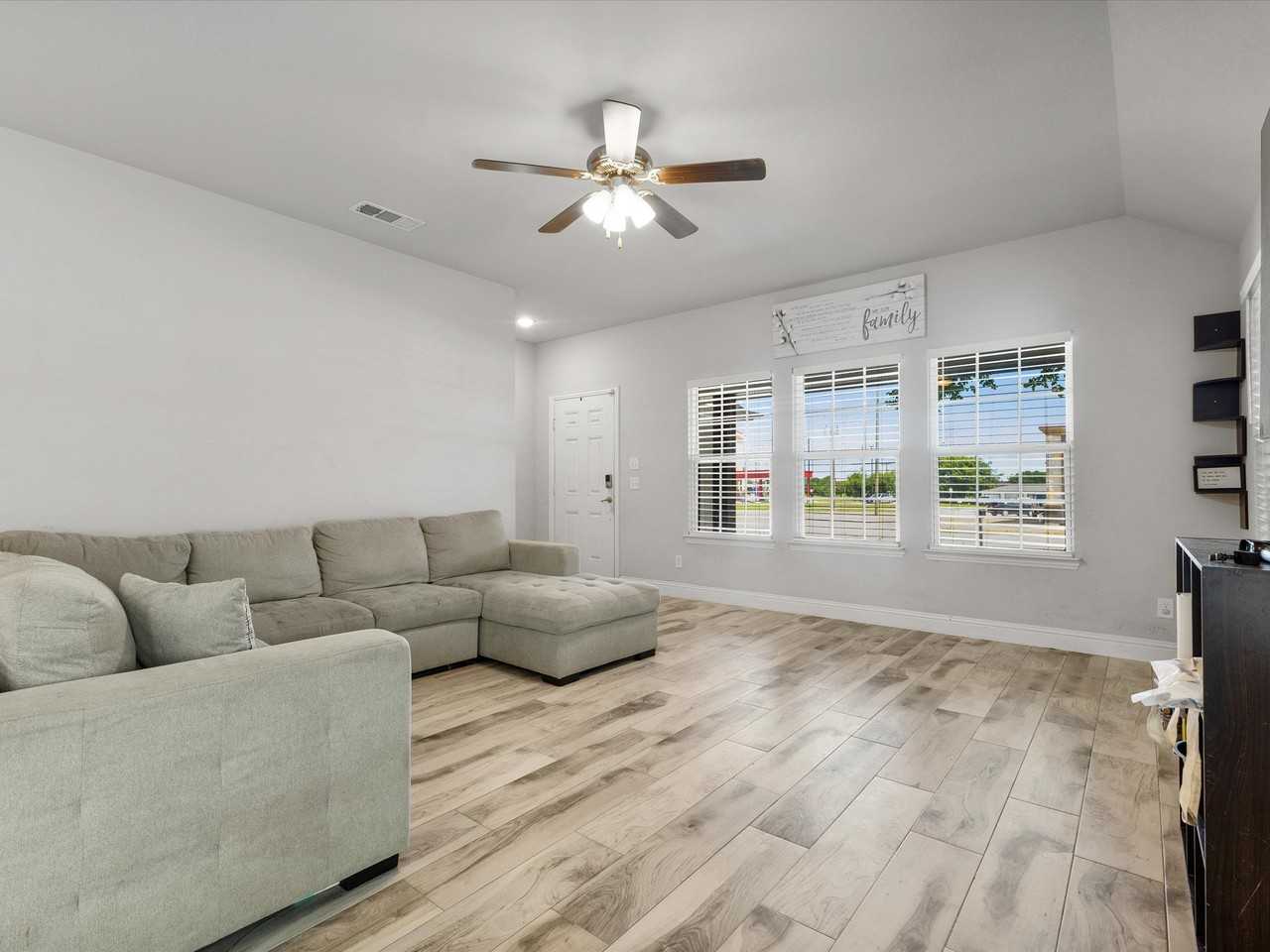 9221 White Settlement Rd #NA - Photo 3 of 8