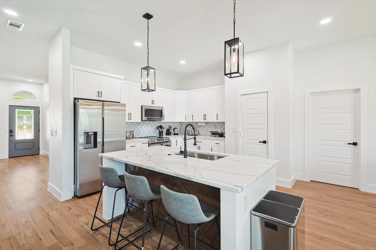 215 Nottingham Dr #NA - Photo 4 of 44