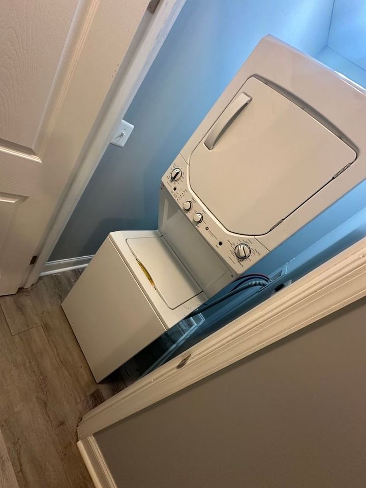 2523 E Biddle St - Photo 4 of 10