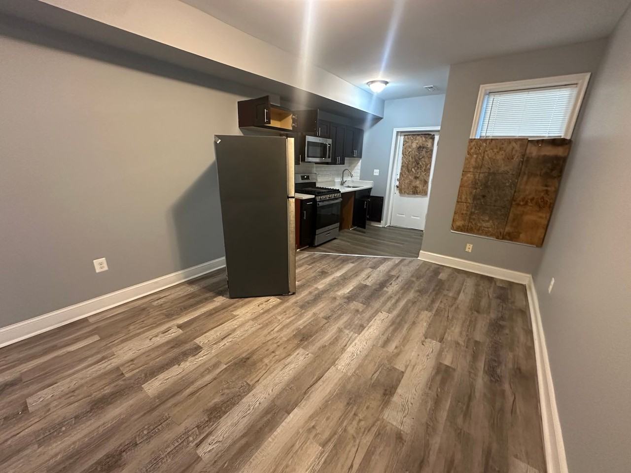 2523 E Biddle St - Photo 6 of 10